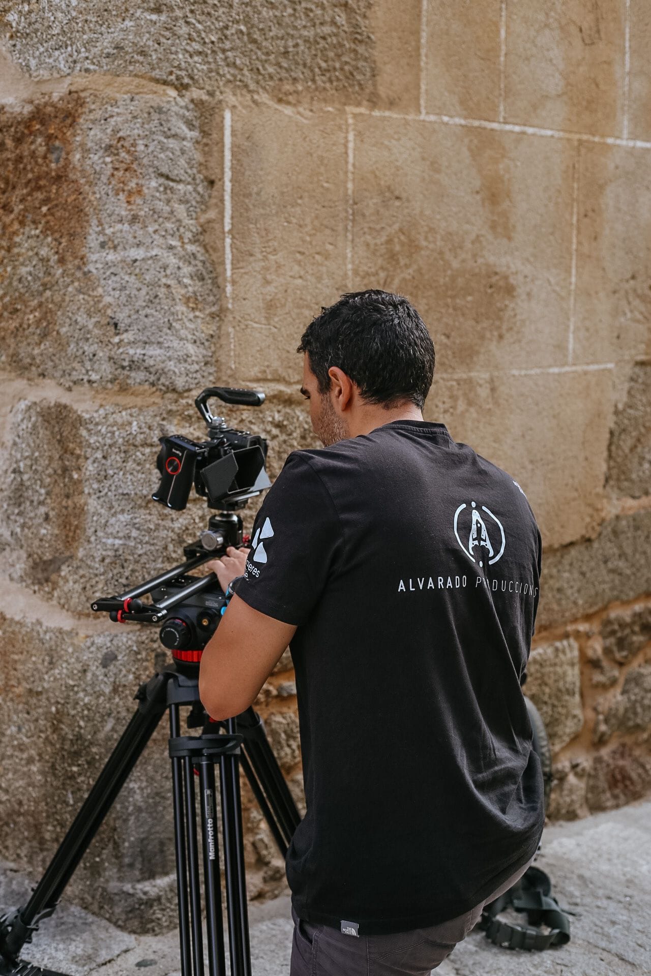 Cámara durante un rodaje de vídeo corporativo en Cáceres